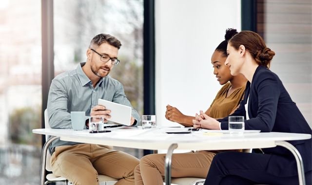 How an English-Speaking Accountant Enhances Communication and Clarity